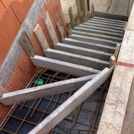 Voorbereidingen ter plaatse gestorte trappen